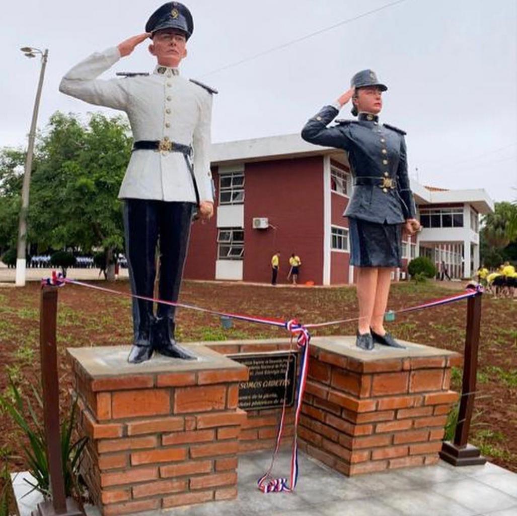 Ceremonia de Descubrimiento de la Estatua de Cadetes, de la Academia Nacional de Policía dependiente del Isepol.